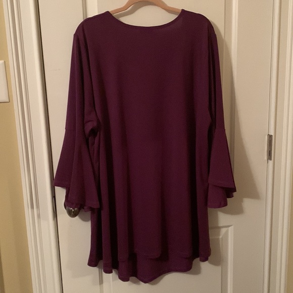 EUC Avenue burgundy stretchy flutter sleeves scoop neck tunic size 30/32 - Picture 7 of 12